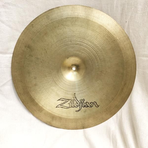 A Zildjian Thin Crash 18\