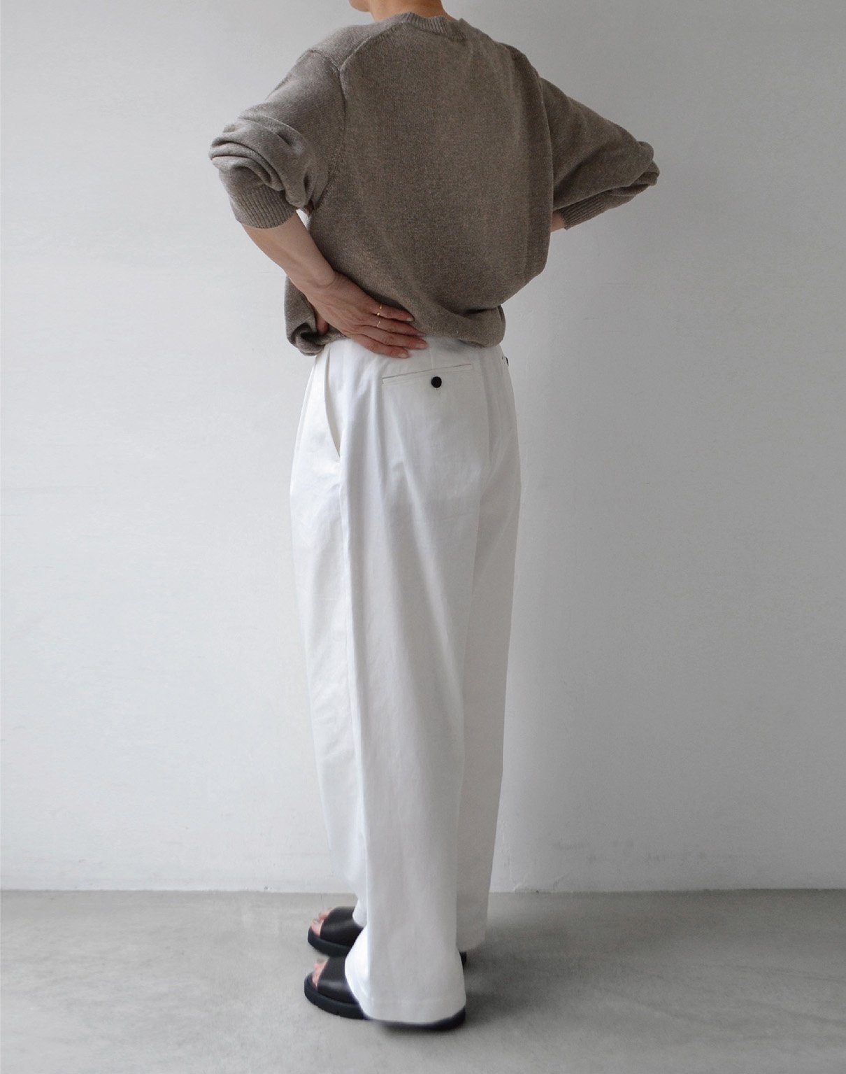 WIRROW Cotton chino belted tuck pants white