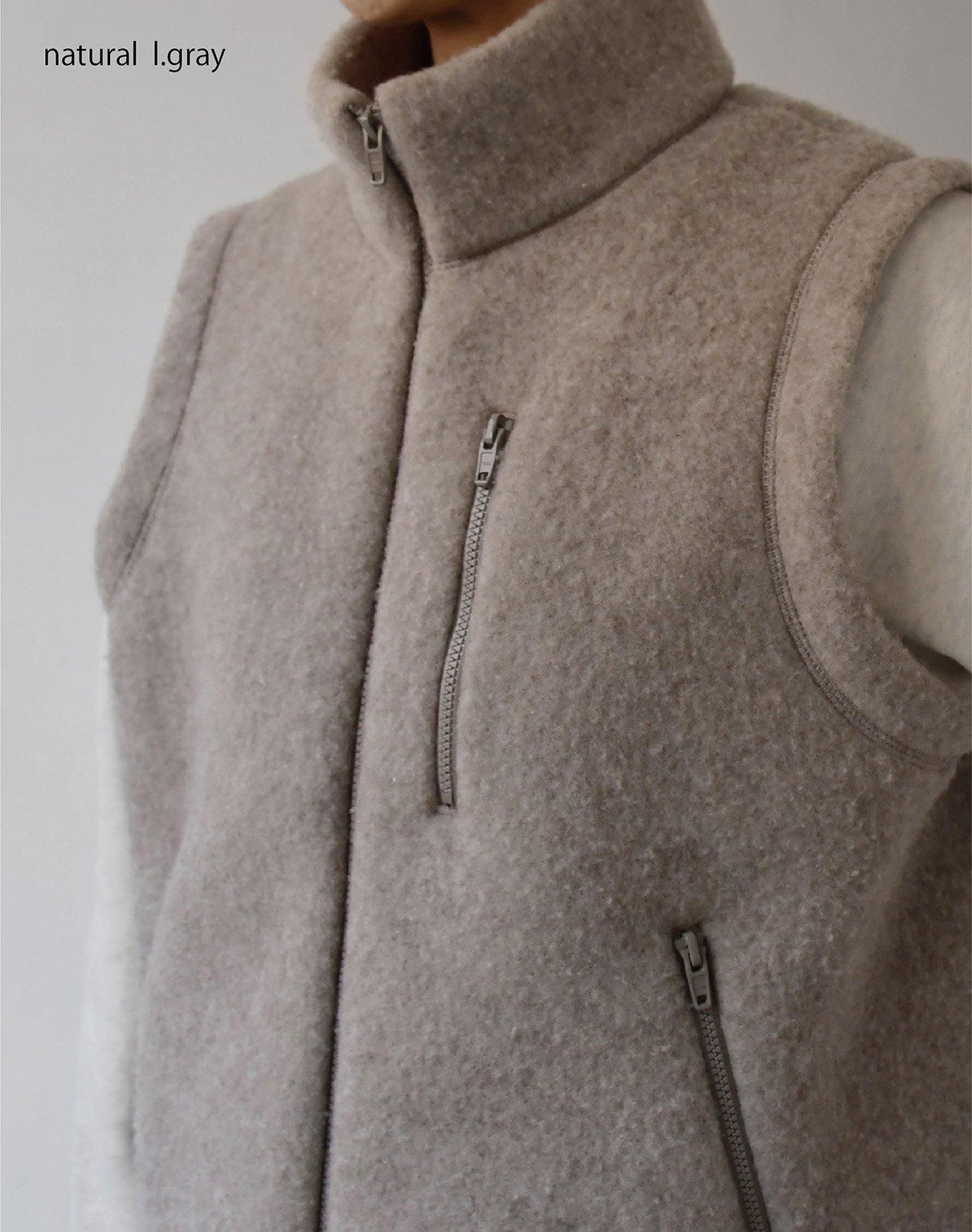 YAECA（ヤエカ）のウールフリースベストnatural l.gray