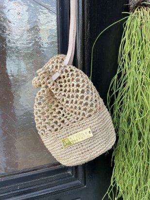 Raffia crochet purse