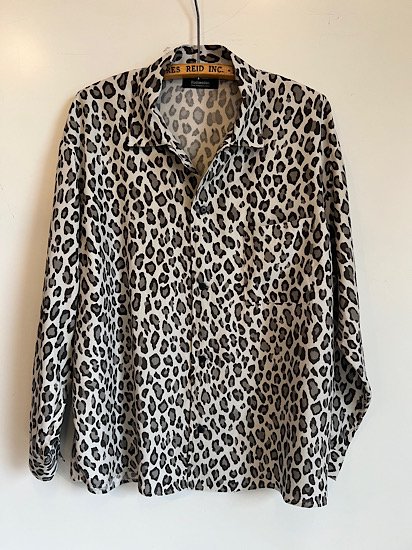 <img class='new_mark_img1' src='https://img.shop-pro.jp/img/new/icons13.gif' style='border:none;display:inline;margin:0px;padding:0px;width:auto;' />R9 LEOPARD L/S SHIRT