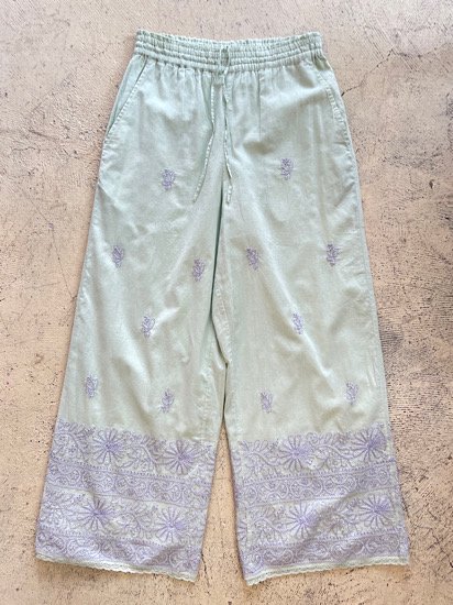 <img class='new_mark_img1' src='https://img.shop-pro.jp/img/new/icons13.gif' style='border:none;display:inline;margin:0px;padding:0px;width:auto;' />Cotton Voile Lucknow Embroidery Pants