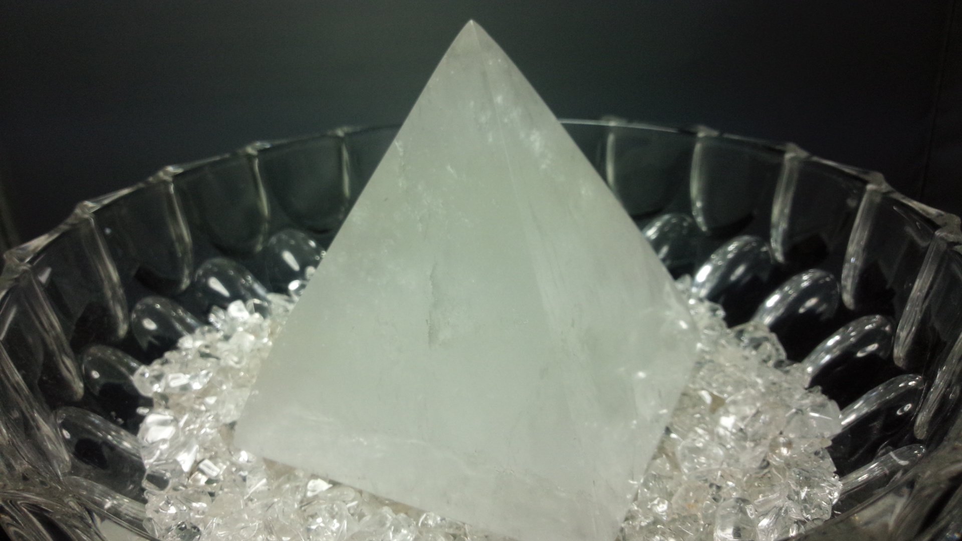 ヒマラヤ天然石　水晶　ピラミド