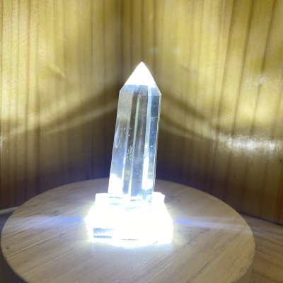 ガネーシュヒマラヤ天然水晶のポイントサイズ：約H58.8×W16.8mm　　　　　　　　　　　　　　　　　　重量：31g