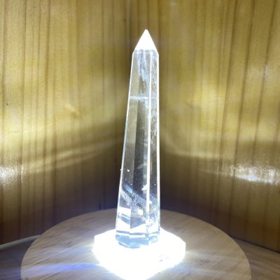 ガネーシュヒマラヤ天然水晶のポイントサイズ：約H68.3×W19.5mm　　　　　　　　　　　　　　　　　重量：30g