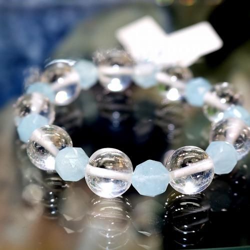 周囲の気を浄化して幸運を迎えいれる 12mm 翡翠×ヒマラヤ水晶