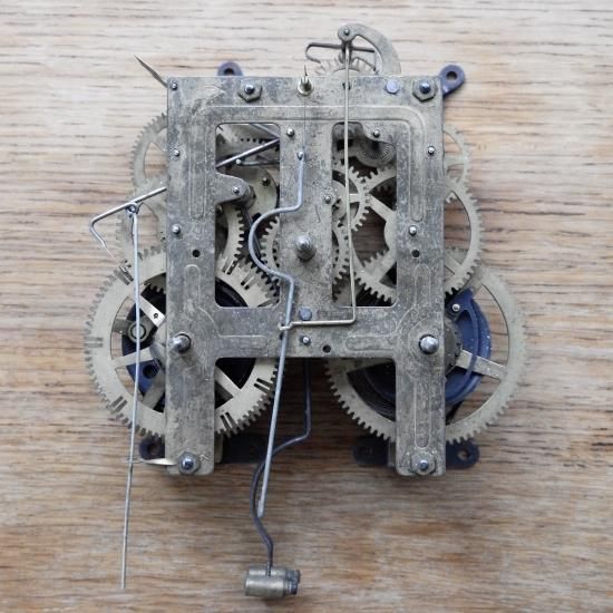 骨董品 1945年代 リズム時計 ゼンマイ式 振り子時計【稼動品】 骨董品 1945年代 リズム時計 ゼンマイ式 振り子時計【稼動品】