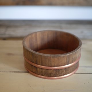 銅枠の木製たらい