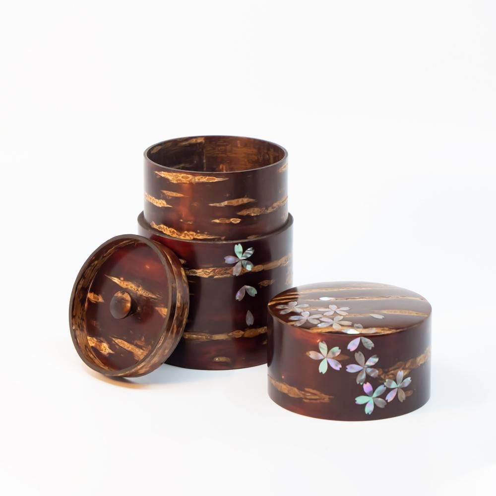 総皮茶筒 大 無地皮 螺鈿 桜吹雪|角館 樺細工 製造販売元 八柳 総皮茶筒 大 無地皮 螺鈿 桜吹雪|角館 樺細工 製造販売元 八柳