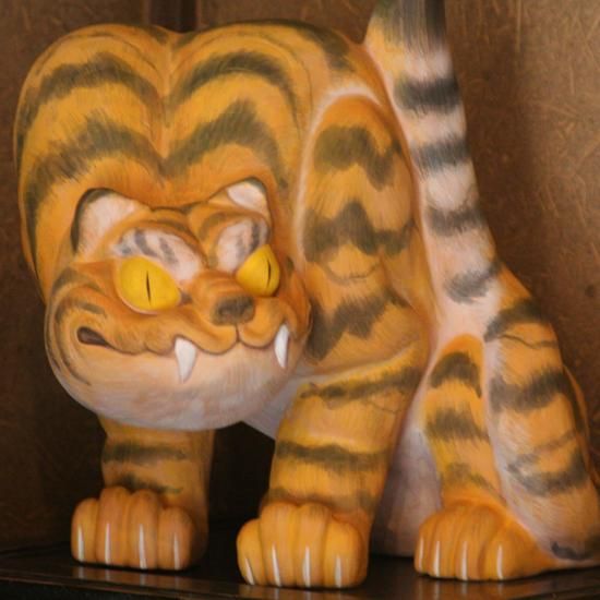 猫虎 長浜人形 高さ約30cm 横幅約25cm 奥行き約35cm 土人形 置物 風水グッズ 縁起物 島根の招き猫工房 猫虎 長浜人形 高さ約30cm 横幅約25cm 奥行き約35cm 土人形 置物 風水グッズ 縁起物 島根の招き猫工房