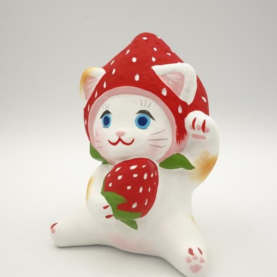 健康運アップのフルーツ招き猫いちごちゃん【長浜人形】（大きさ約10