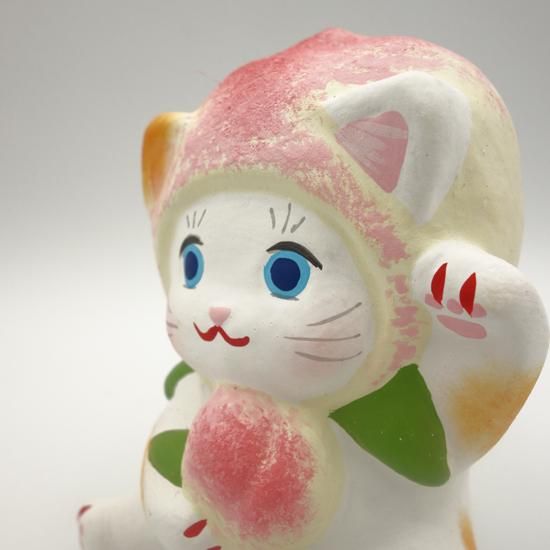 健康運アップのフルーツ招き猫ももちゃん【長浜人形】（大きさ約10
