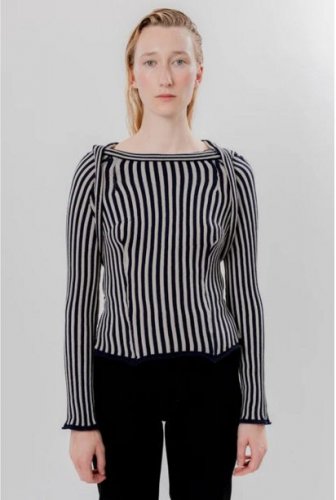 <img class='new_mark_img1' src='https://img.shop-pro.jp/img/new/icons16.gif' style='border:none;display:inline;margin:0px;padding:0px;width:auto;' />ECKHAUS LATTA SERPENTINE STRIPE SWEATER å ȥ饤ץ