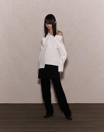 <img class='new_mark_img1' src='https://img.shop-pro.jp/img/new/icons16.gif' style='border:none;display:inline;margin:0px;padding:0px;width:auto;' />JOHN White Off-The-Shoulder Shirt  ۥ磻 ե 