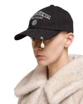 KIMHĒKIM キャップ パールピアス付き ブラック 新品　韓国限定 KIMHĒKIM キャップ パールピアス付き ブラック 新品 韓国限定