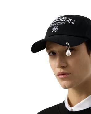 KIMHEKIM PEARL PIERCED BASEBALL CAP キムへキム パールピアス