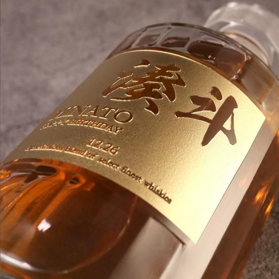 華やかに広がる大人の味 響 700ml - お祝いに彫刻されたお酒やグラスの