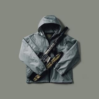 <img class='new_mark_img1' src='https://img.shop-pro.jp/img/new/icons15.gif' style='border:none;display:inline;margin:0px;padding:0px;width:auto;' />QILO x SC Irregulars Gen. III Retro Windbreaker in Glacier Grey