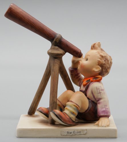 望遠鏡を覗く少年（ドイツ・1960年代）
