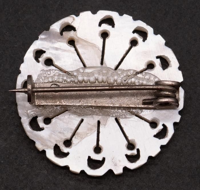 ベツレヘム マザーオブパールのブローチ/花 - Guignol [ギニョール