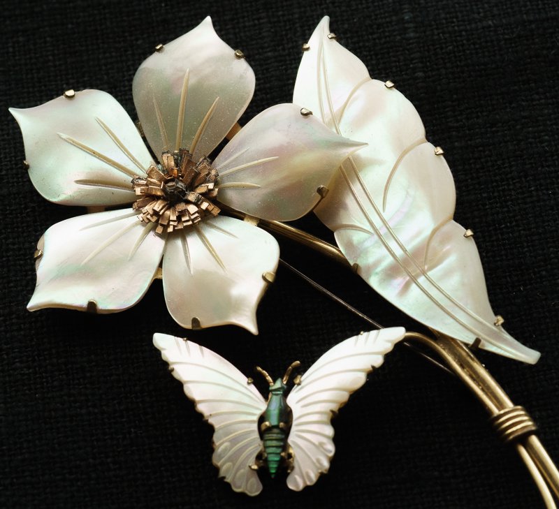 マザーオブパールの花と蝶のブローチ - Guignol [ギニョール] web shop