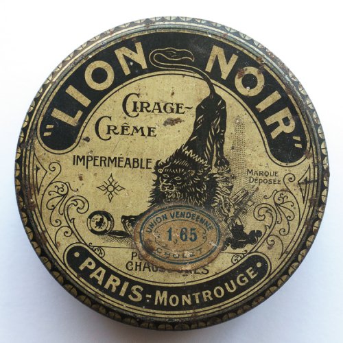 LION NOIRの缶