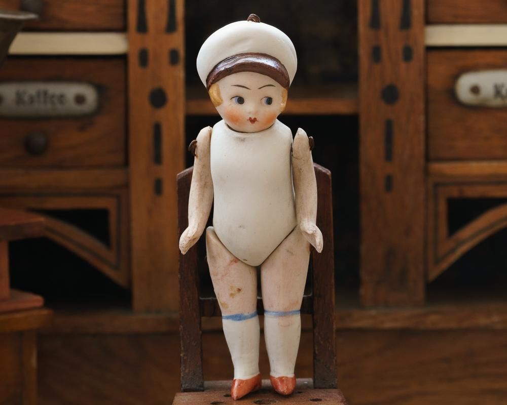 アンティーク ビスクドール ブルーリボンの可愛い女の子 ヴィンテージ