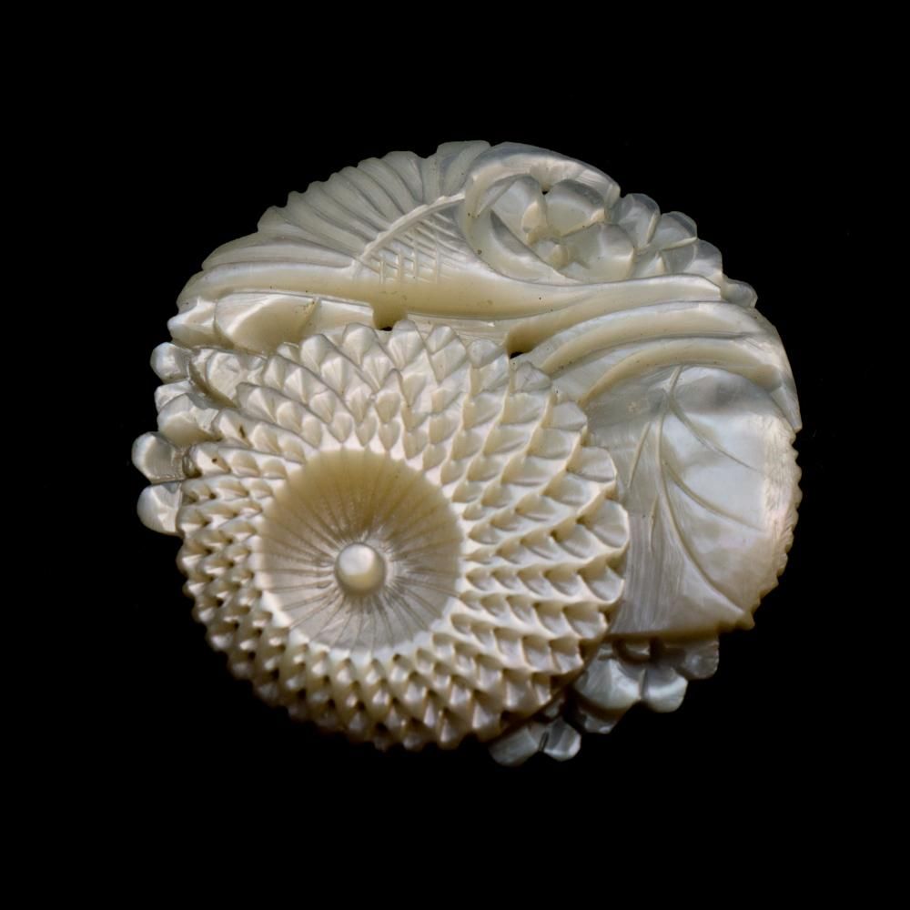 ベツレヘム マザーオブパールのブローチ 花 大きめ マザーオブパールのブローチ/花（3.8cm） - Guignol [ギニョール