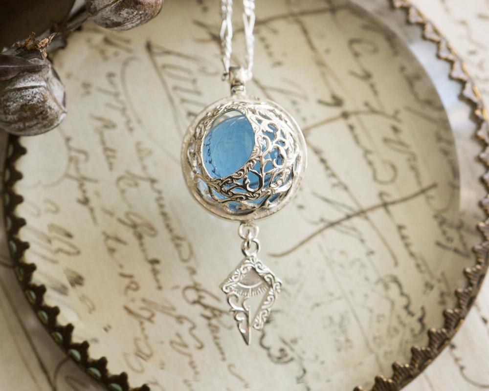 玉を抱いた抱いたドルフィンのネックレス 玉を抱いた抱いたドルフィンのネックレス