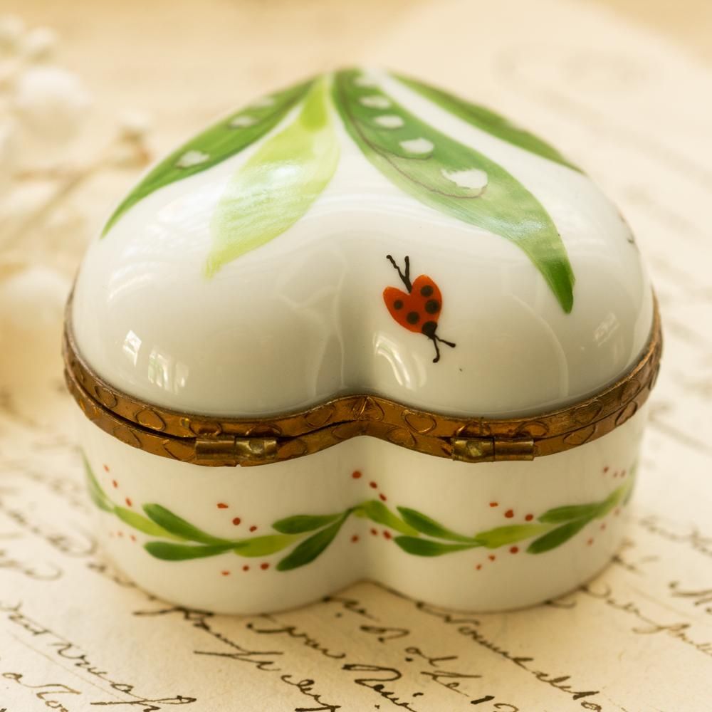 リモージュの笹の葉を持つパンダがとても可愛いリモージュボックス