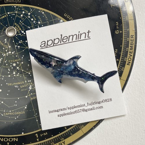 銀河のブローチミニ サメ/applemint（7月24日21時-8月7日21時販売）