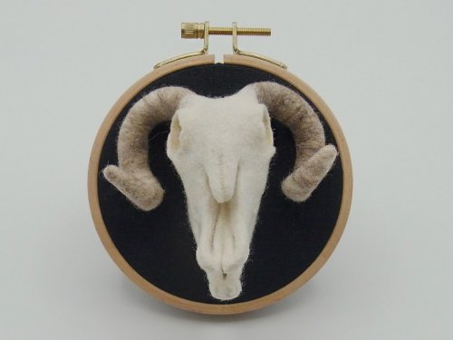 羊の頭骨フレーム/ヒロタリョウコ（11月5日21時-11月11日21時販売）