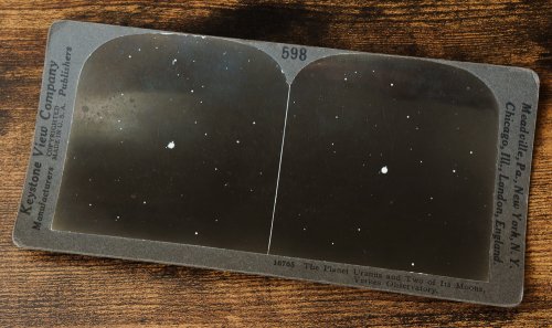 ステレオ写真「THE PLANET URANUS AND ITS TWO MOONS/天王星と2つの衛星」