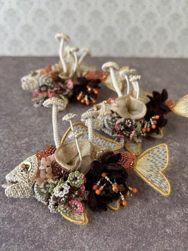 <img class='new_mark_img1' src='https://img.shop-pro.jp/img/new/icons14.gif' style='border:none;display:inline;margin:0px;padding:0px;width:auto;' />ְbrooch  /co-mari.