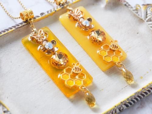 <img class='new_mark_img1' src='https://img.shop-pro.jp/img/new/icons14.gif' style='border:none;display:inline;margin:0px;padding:0px;width:auto;' />はちみつルームキーホルダー / Stella rium個展(2025年10月24日(金)21時~11月2日(日)17時)