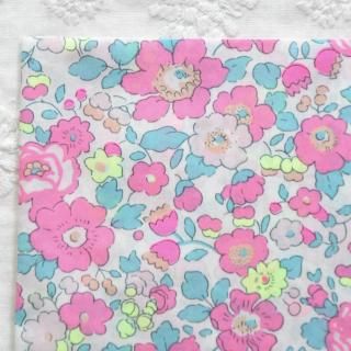 ͢Хƥ٥åĥͥߥԥ󥯡Liberty Tana Lawn The Confection Collection Betsy