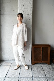 ライトカラー【美品】ヤンマ産業　会津木綿のスリムパンツロング丈  白