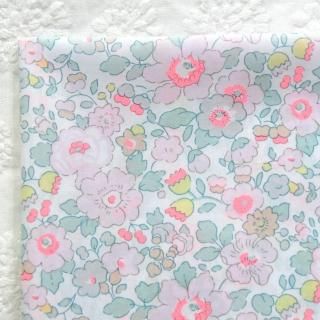 <img class='new_mark_img1' src='https://img.shop-pro.jp/img/new/icons20.gif' style='border:none;display:inline;margin:0px;padding:0px;width:auto;' />߸˰SALE͢Хƥ٥åĥͥԥ󥯡ߥ꡼130cm50cmLiberty Tana Lawn