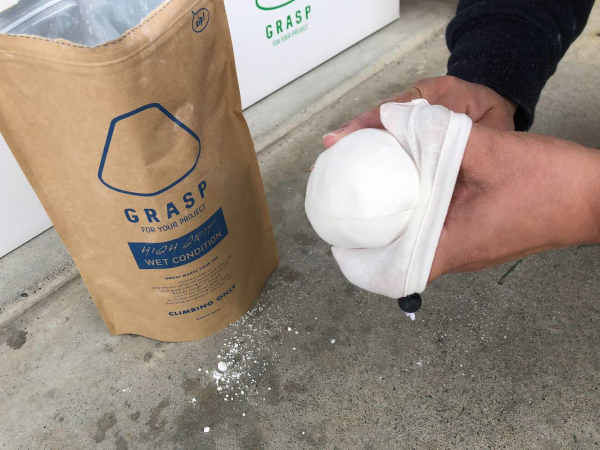 Grasp グラスプ チョークボール スモール70g ビッグ130g 詰め替えタイプ 小山田大氏開発チョーク グッぼる ボルダリングcafe クライミング通販 Grasp グラスプ チョークボール スモール70g ビッグ130g 詰め替えタイプ 小山田大氏開発チョーク グッぼる ボルダリングcafe クライミング通販