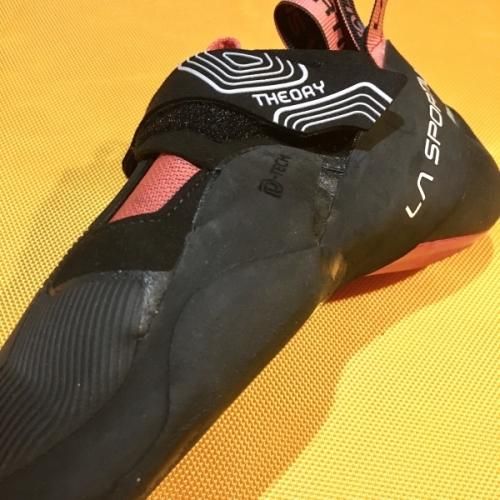 SPORTIVA(スポルティバ) THEORY WOMAN(セオリー ウーマン) ※次 SPORTIVA(スポルティバ) THEORY WOMAN(セオリー ウーマン) ※次
