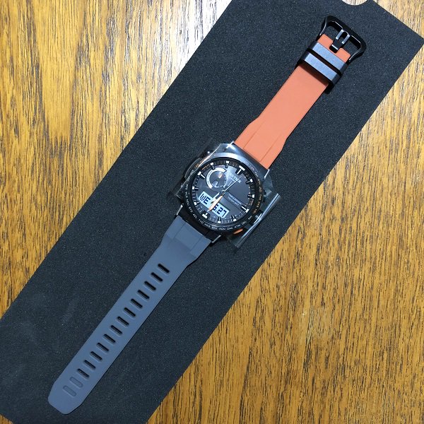 動品★CACIO//カシオ　プロトレック　1300J メンズソーラー腕時計