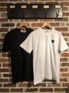 【PLAY COMME des GARCONS】T064 黒エンブレムTEE (メンズ)