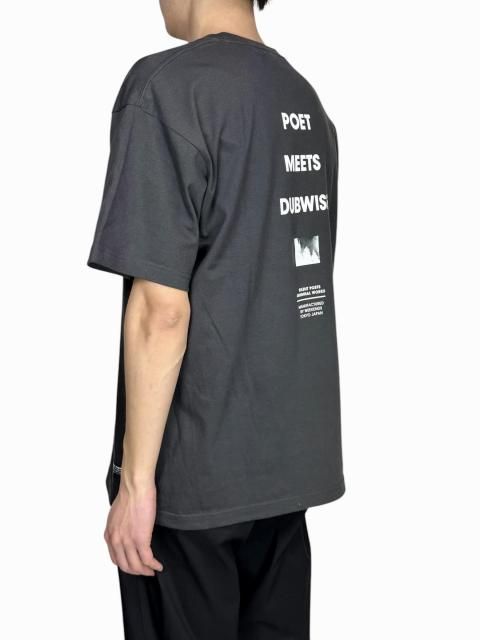 <img class='new_mark_img1' src='https://img.shop-pro.jp/img/new/icons20.gif' style='border:none;display:inline;margin:0px;padding:0px;width:auto;' />POET MEETS DUBWISEPMD LOGO T-SHIRT