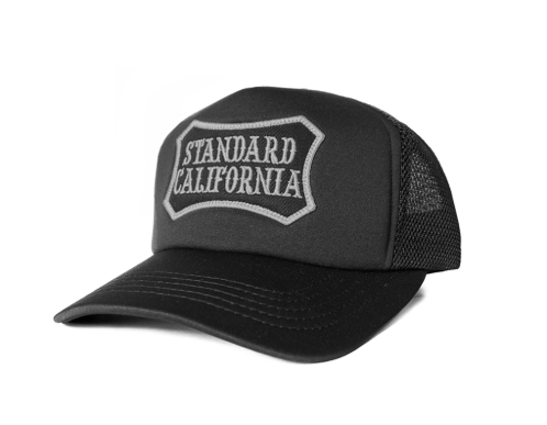 <img class='new_mark_img1' src='https://img.shop-pro.jp/img/new/icons8.gif' style='border:none;display:inline;margin:0px;padding:0px;width:auto;' /> STANDARD CALIFORNIA SD Basic Logo Patch Mesh Cap