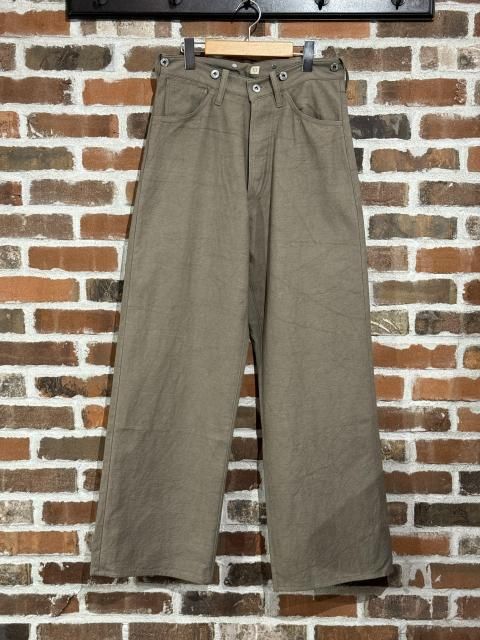 <img class='new_mark_img1' src='https://img.shop-pro.jp/img/new/icons8.gif' style='border:none;display:inline;margin:0px;padding:0px;width:auto;' />T.TLot.209 Buckle-Backed Trousers