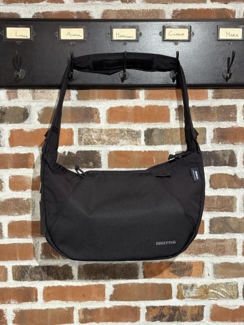 <img class='new_mark_img1' src='https://img.shop-pro.jp/img/new/icons8.gif' style='border:none;display:inline;margin:0px;padding:0px;width:auto;' />COMME des GARCONS HOMMEۥƥ륳ǥå  ƥʥ󥹥 BRIEFING