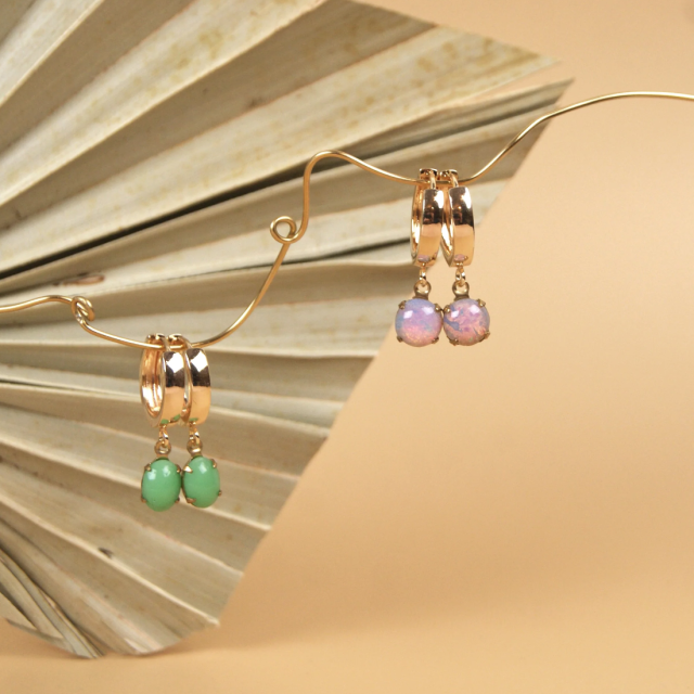 【ピアス】MINA Huggie Hoop Earrings - in Jade/Opal【Loubijoux】
