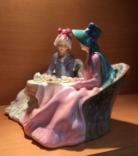 即納! 美品 ロイヤルドルトン フィギュリン アフタヌーンティー 即納! 美品 ロイヤルドルトン フィギュリン アフタヌーンティー