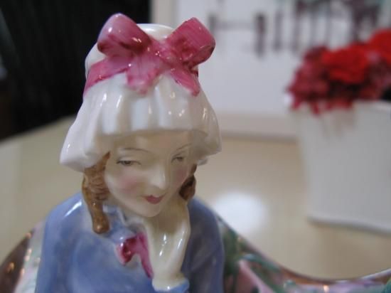即納! 美品 ロイヤルドルトン フィギュリン アフタヌーンティー 即納! 美品 ロイヤルドルトン フィギュリン アフタヌーンティー