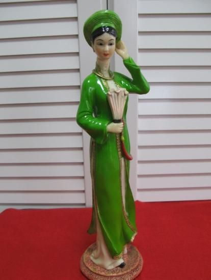 大きなベトナム美女人形 アオザイを着た婦人 ヴェトナム グリーン 35cm Www Vetrepro Fr
